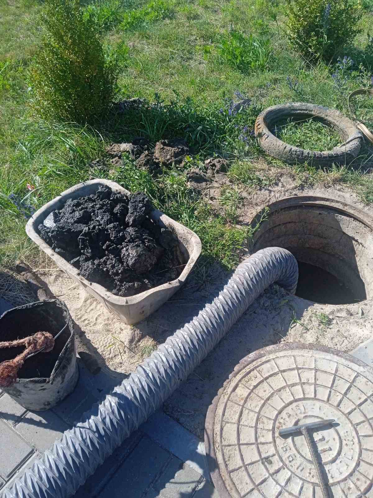 Очистка колодца около дома №28 по ул. Дружбы в Кобрине. Фото: vkobrine.by.