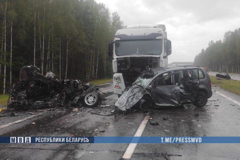 Последствия аварии на трассе М1 в Ивацевичском районе. 