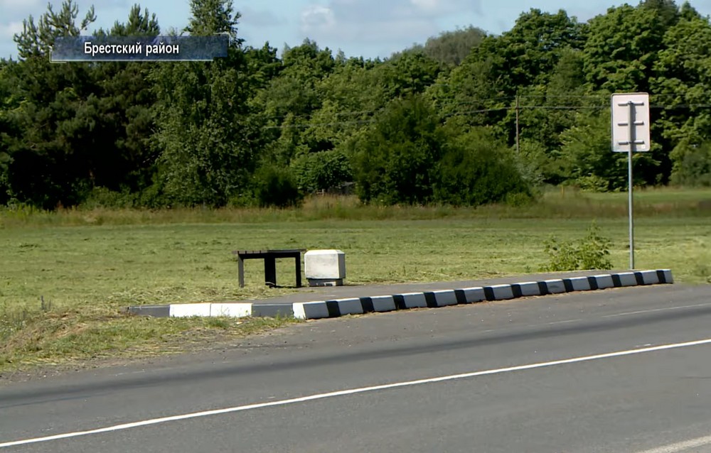 Остановка общественного транспорта в Малых Мотыкалах. Скриншот видео