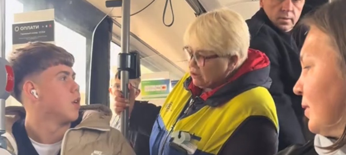 Кондруктор вступила в конфликт со школьником