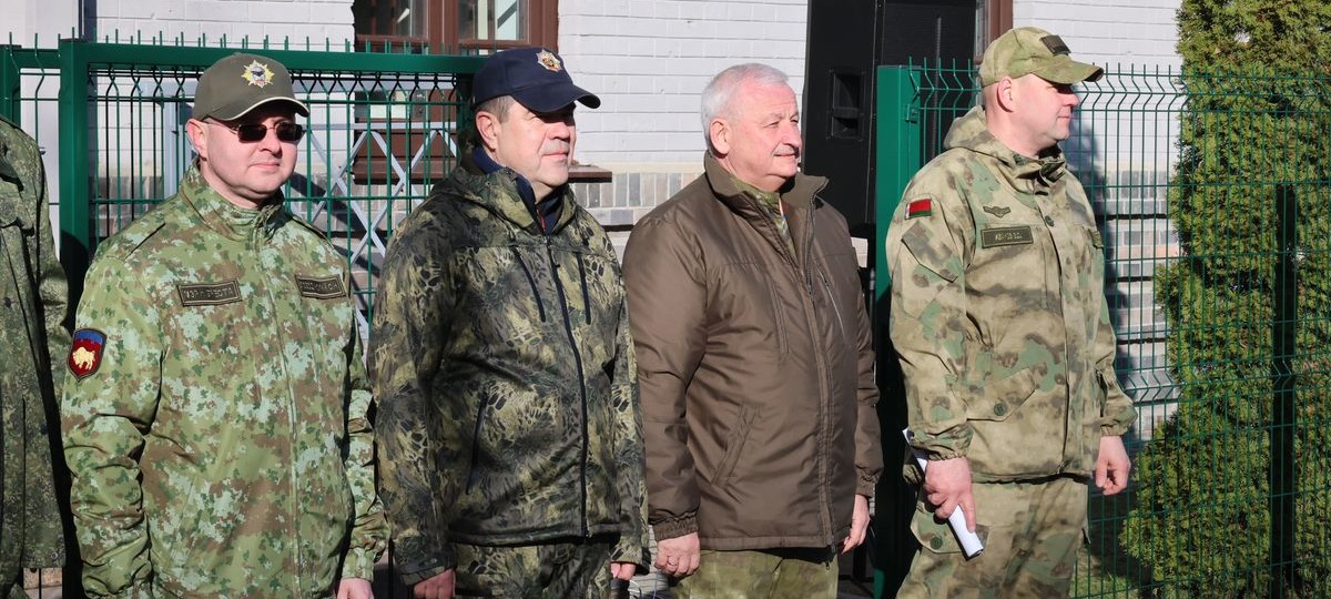 Брестские чиновники в военной одежде весной 2025 года. Иллюстративное фото