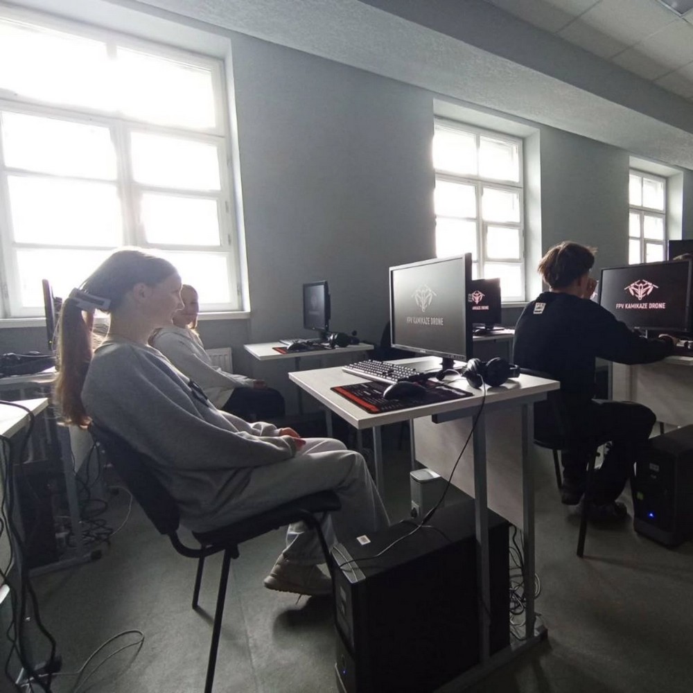 Школьники в патриотическом центре в Брестской крепости