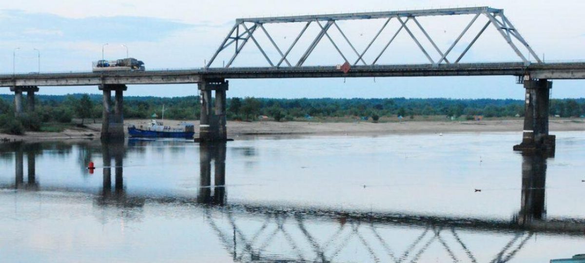 Мост через реку