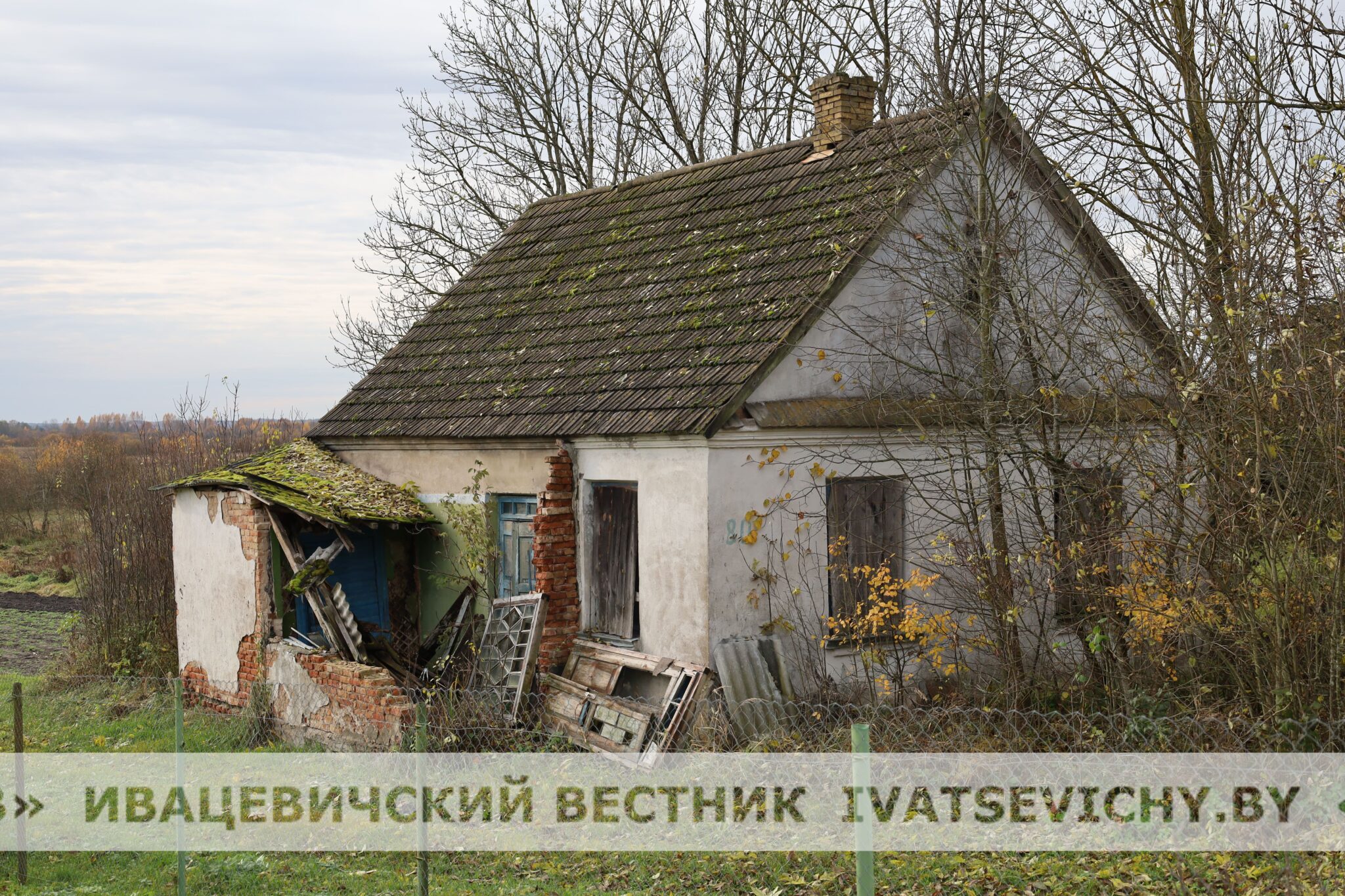Заброшенный дом в деревне Долгое Ивацевичского района.