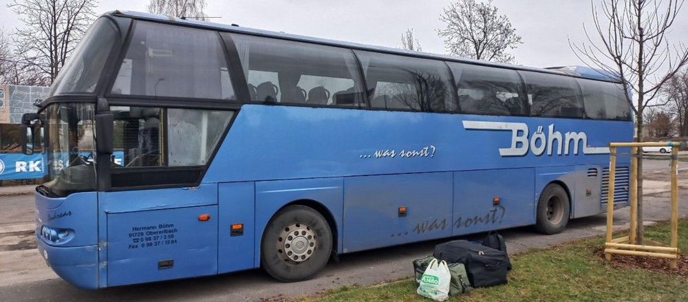 Автобус, который уехал с вещами беларуса из очереди. Фото из приграничного чата