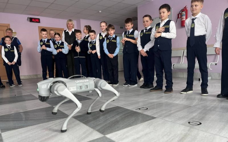 Школа в Барановичах купила биометрического робота-собаку. Фото: средняя школа № 1 г. Барановичи имени С.И. Грицевца