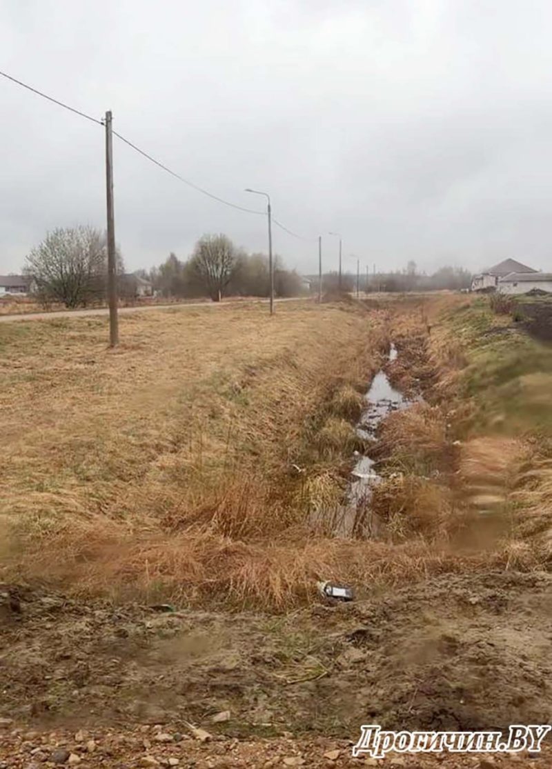 Мусор на улицах Дрогичина 31 марта 2026 года