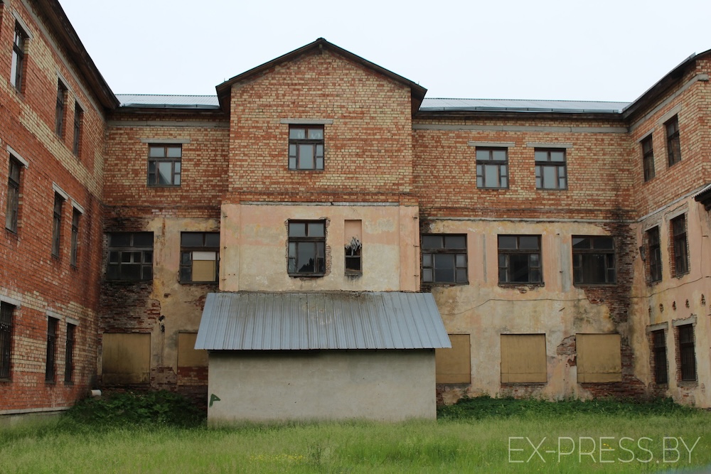 Школа №6 в Борисове, выставленная на продажу