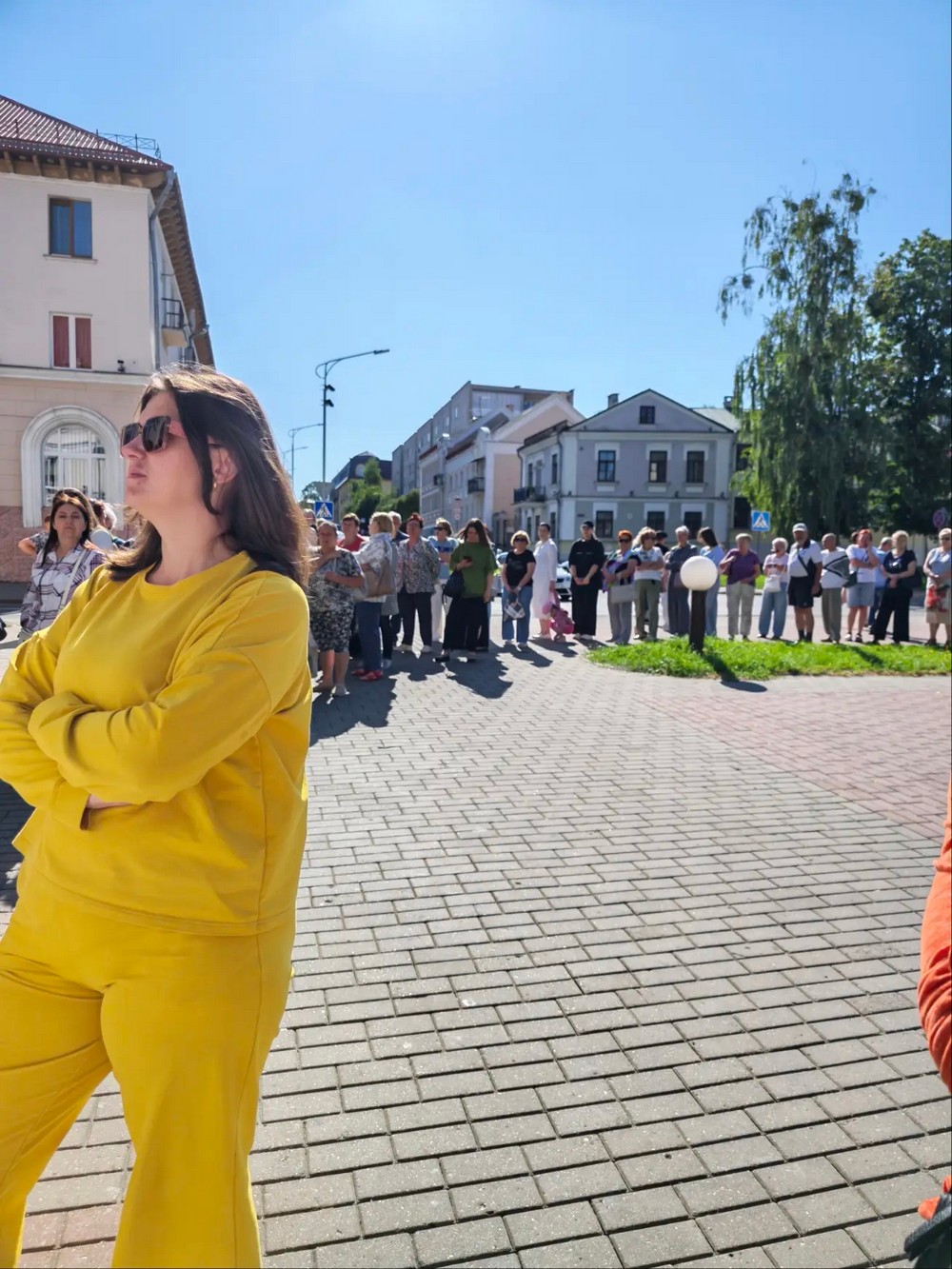 Очередь на распродажу обуви в Belwest в Гродно. Фото из TikTok
