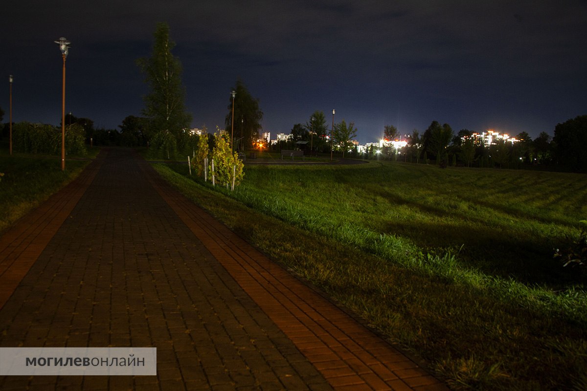 слабоосвещенная улица 
